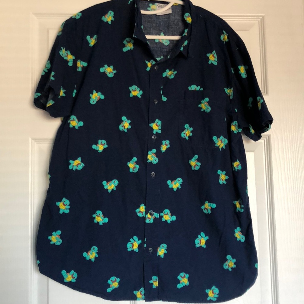 Squirtle Pokémon Short Sleeved Button Down L EUC